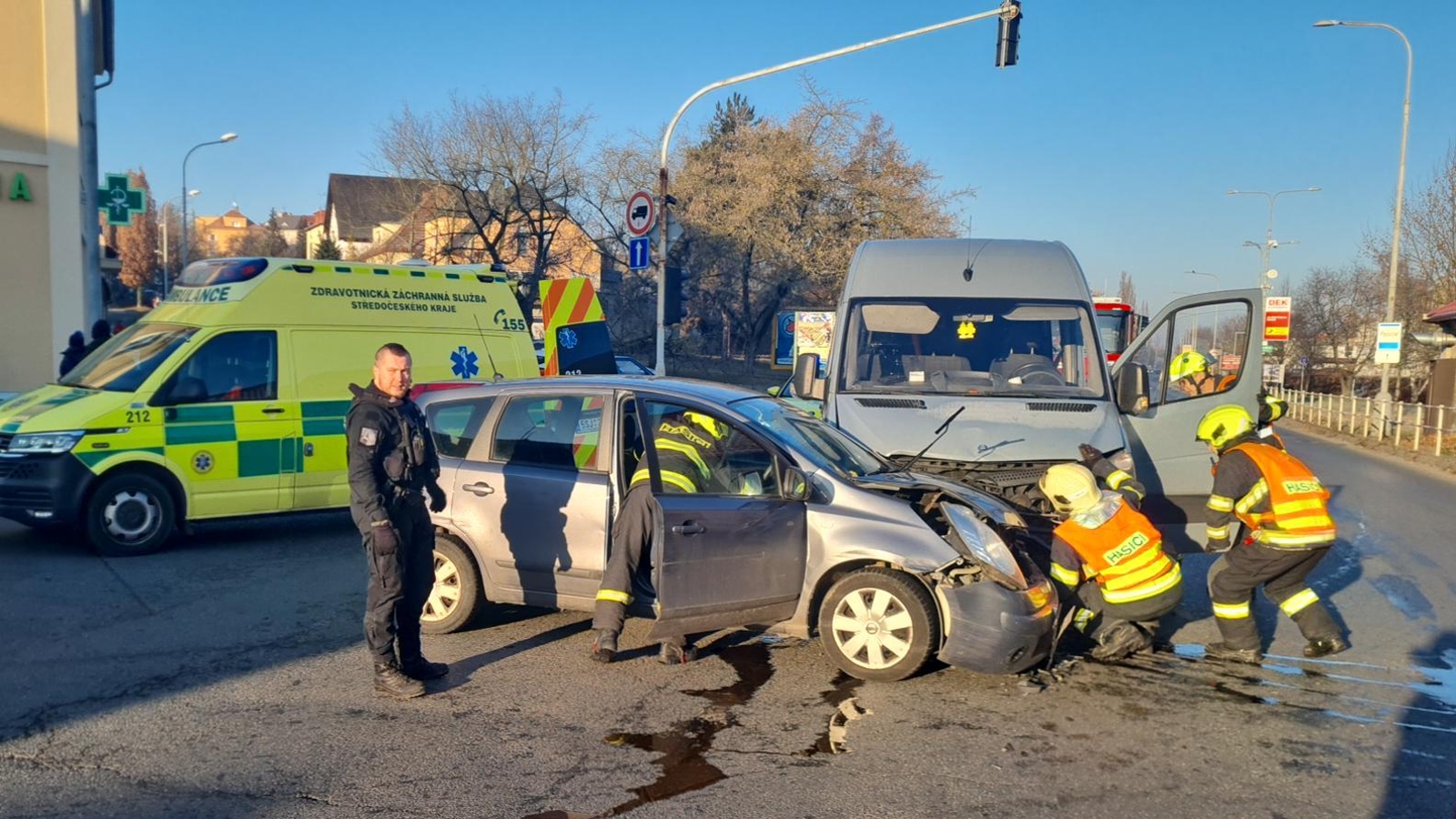 090124-Dopravní nehoda u autobusového nádraží v Mělníku.jpg