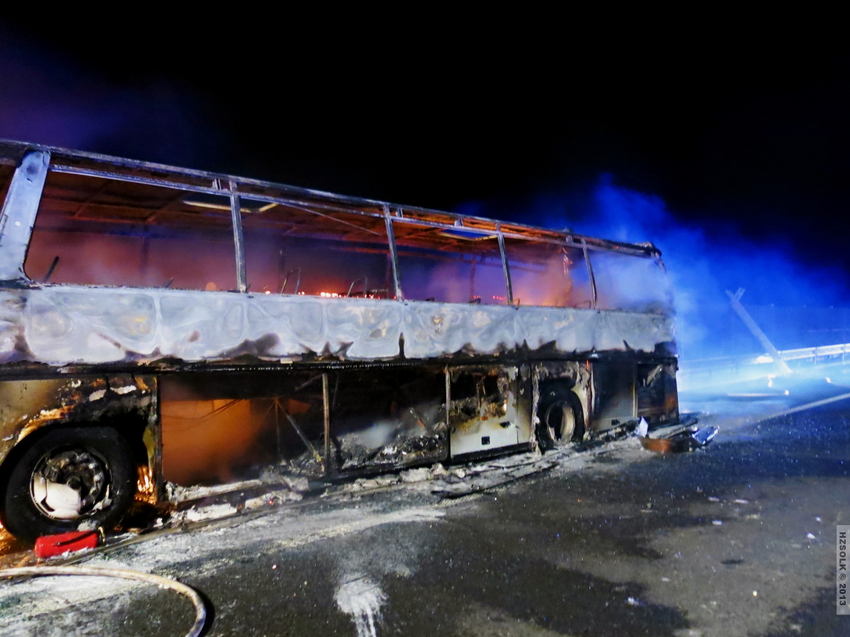 1 27-10-2013 Požár autobusu na R35 Velký Újezd (1).JPG