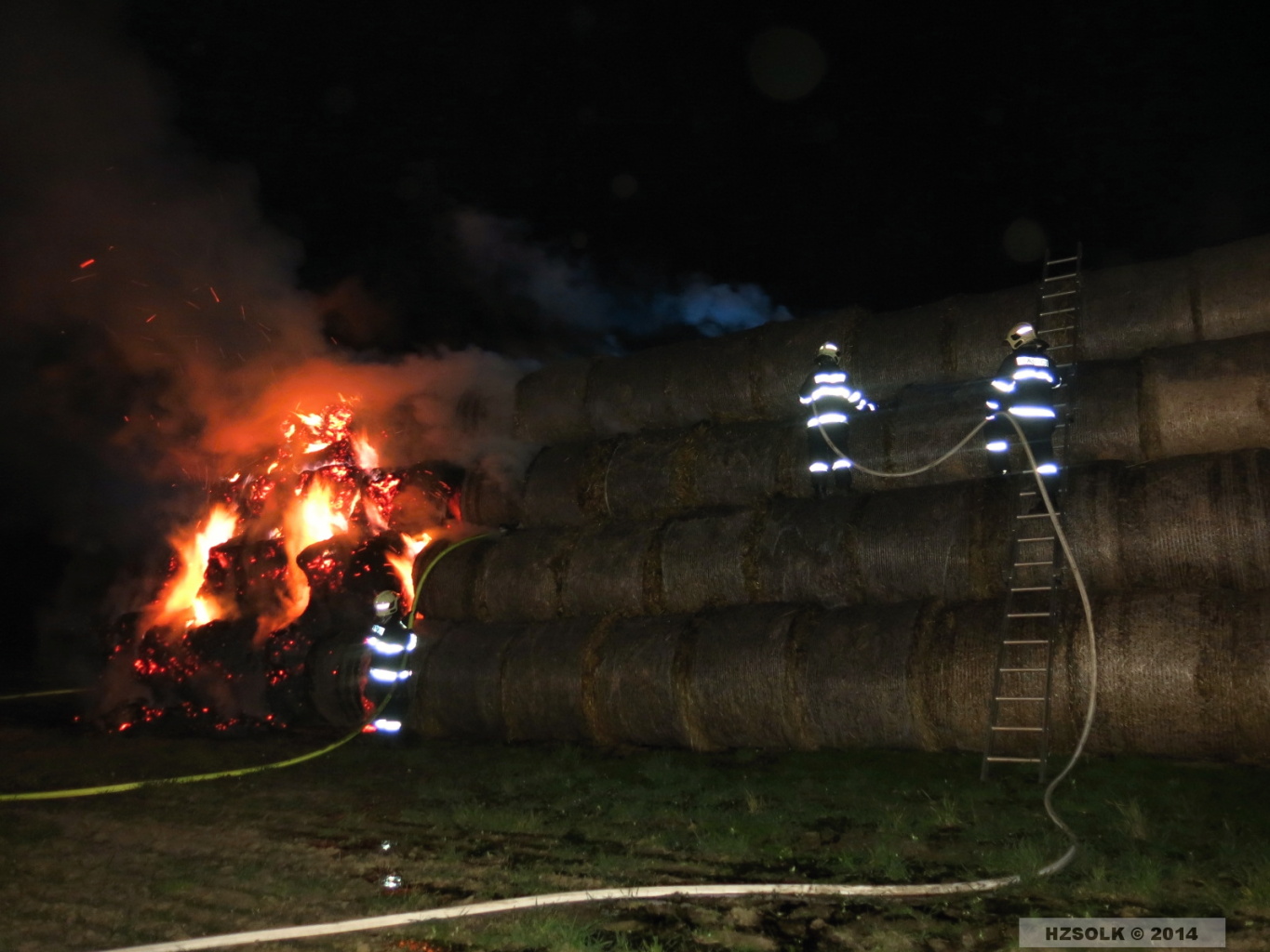 1 P_PO_požár stohu Mladějovice 4-11-2014 (1).JPG