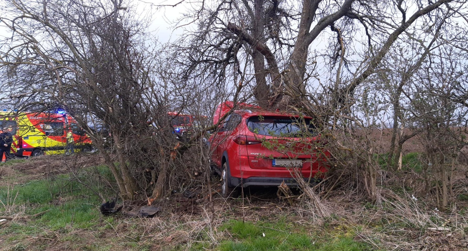 107-Havárie osobního automobilu u Dolních Břežan nedaleko Prahy.jpg