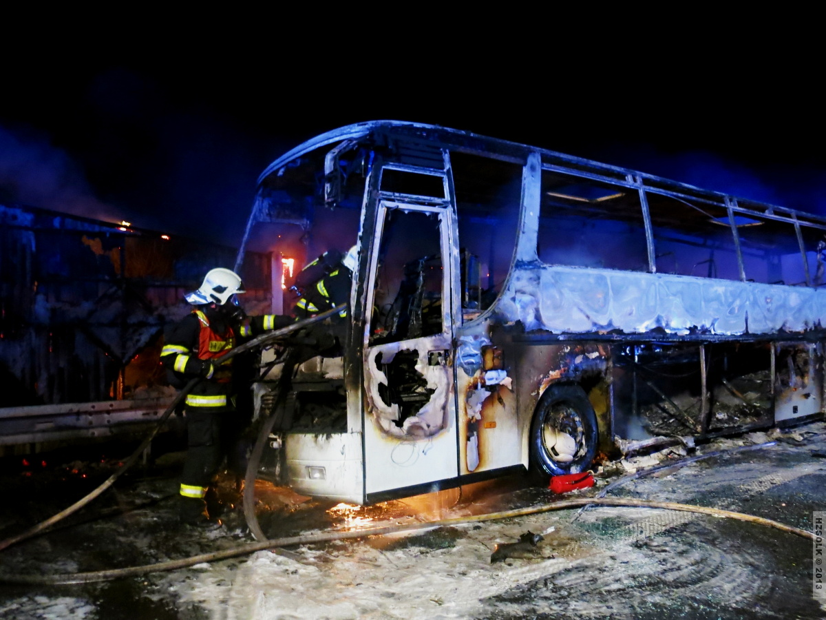 12 27-10-2013 Požár autobusu na R35 Velký Újezd (2).JPG