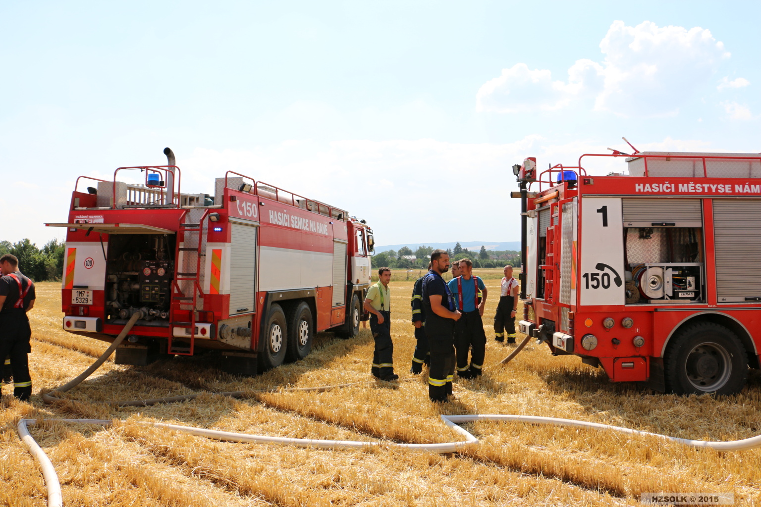 12 3-8-2015 P-PP_Likvidace požáru strniště Ústín - Olomoucko (3).JPG