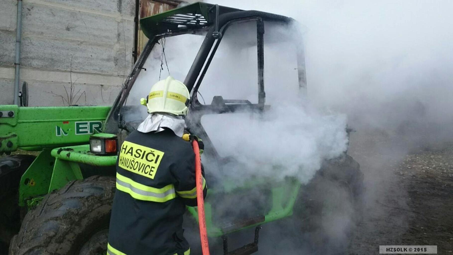 13-11-2015 Požár traktorového nakladače Vysoké Žibřidovice_1.jpg