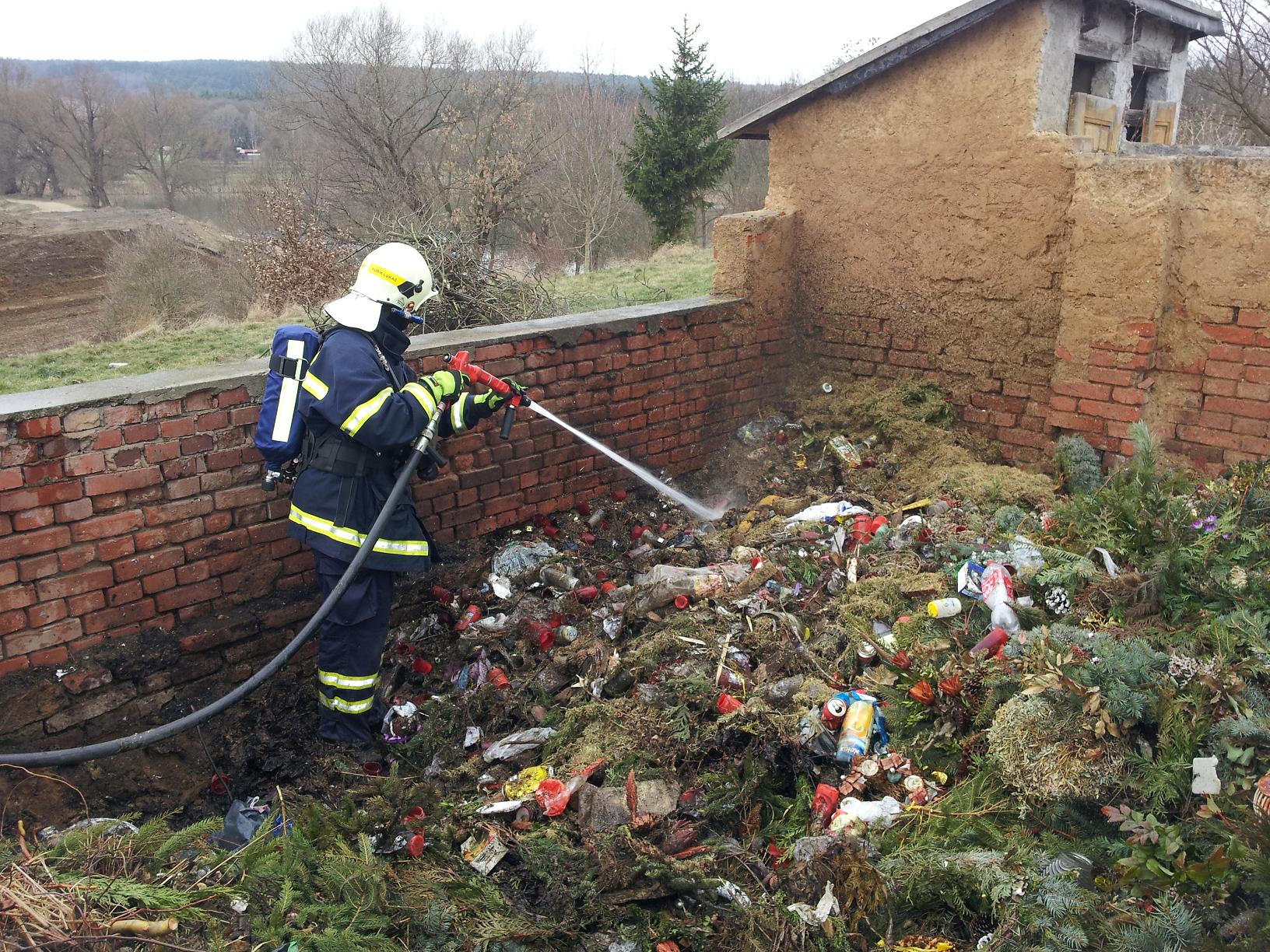 18.3.2014 požár odpadu Město Touškov.jpg