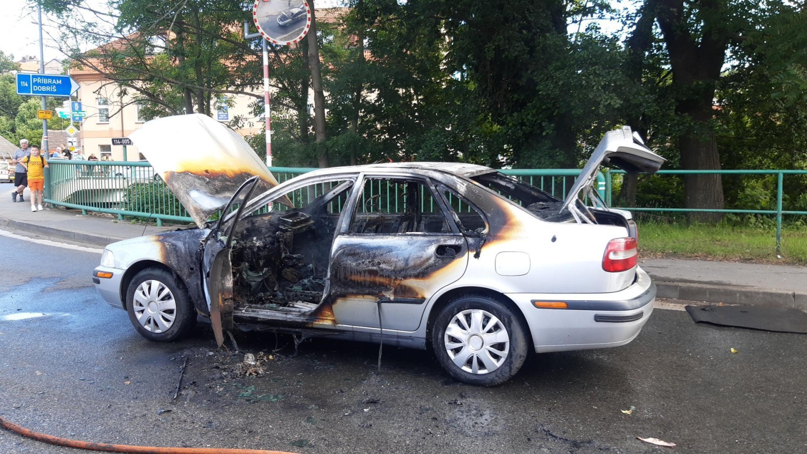 180624-Požár osobního automobilu s pohonmem na LPG v Masarykově ulici v Hořovicích na Berounsku.jpg