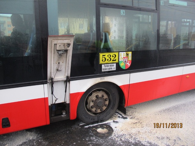 19.11.2013 foto/19.11.2013 požár busu Plzeň.JPG