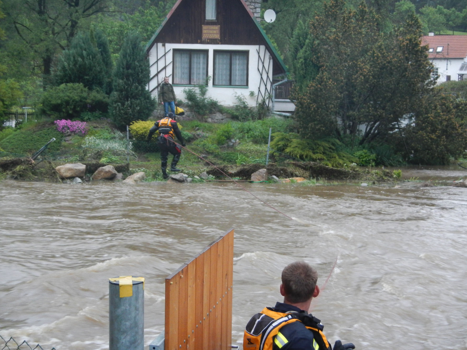 2 Záchrana osoby z chatky, Český Krumlov - 2. 6. 2013 (2).JPG