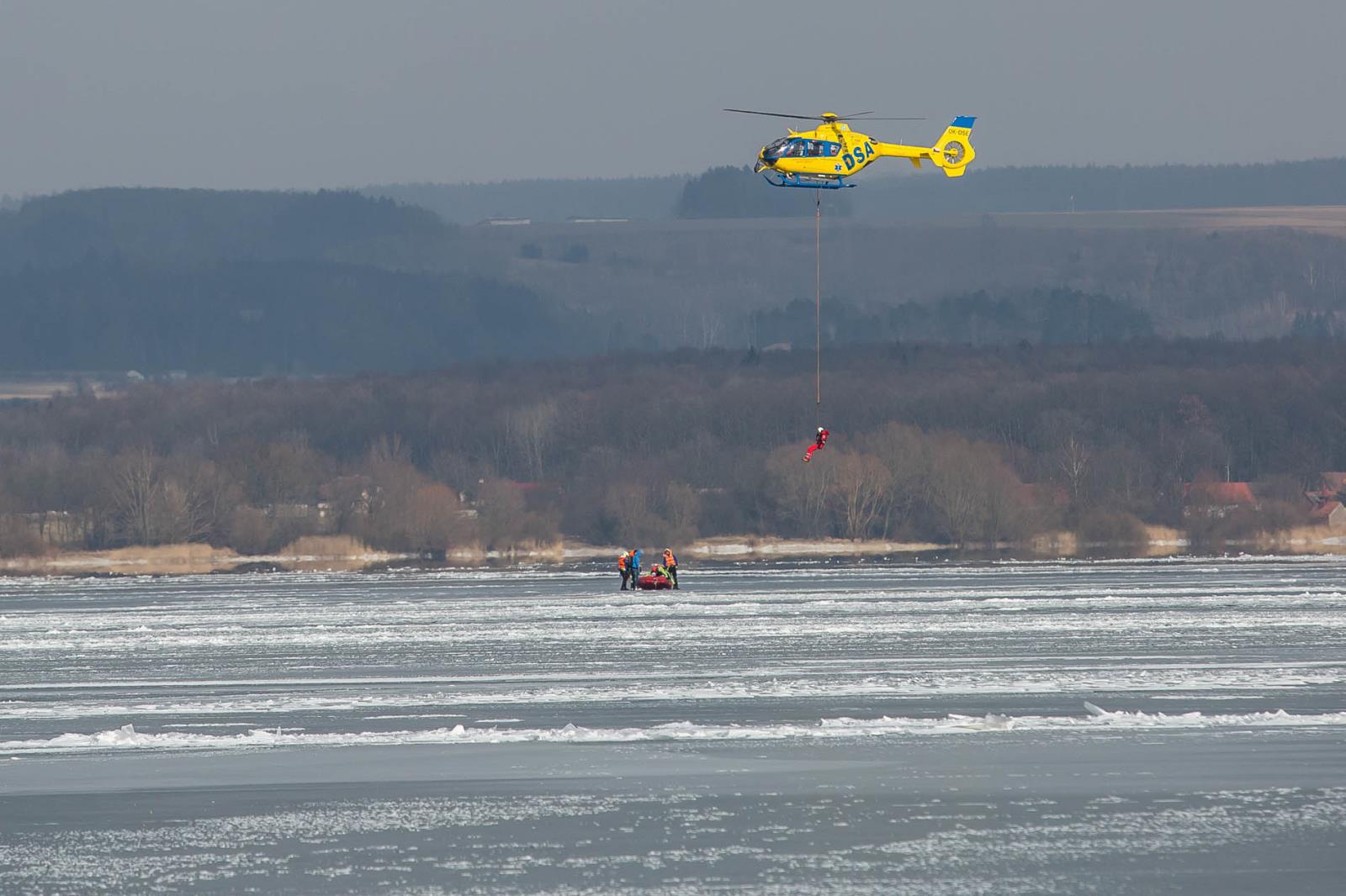 20180228_TP Záchrana dvou osob propadlých na ledu, vodní nádrž Rozkoš (1).jpg