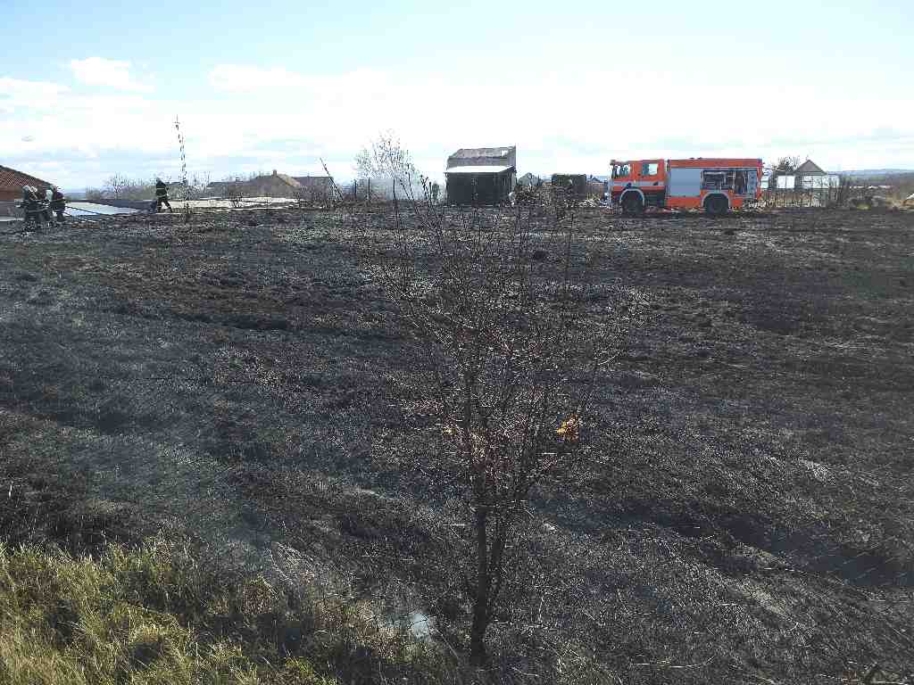 2022-02-25-Požár trávy a přístřešku Tasovice ZN/Požár Tasovice (3).jpg