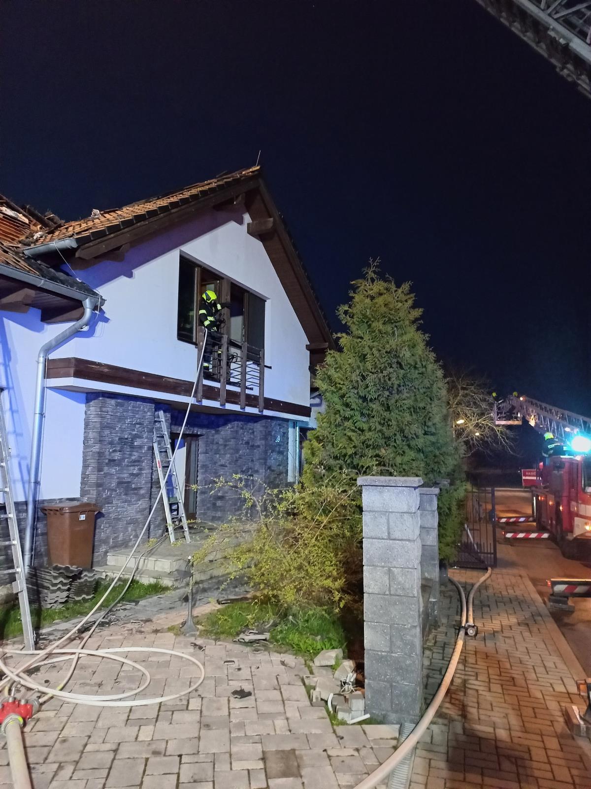 2023-04-10-Požár RD Kubšice (18).jpg