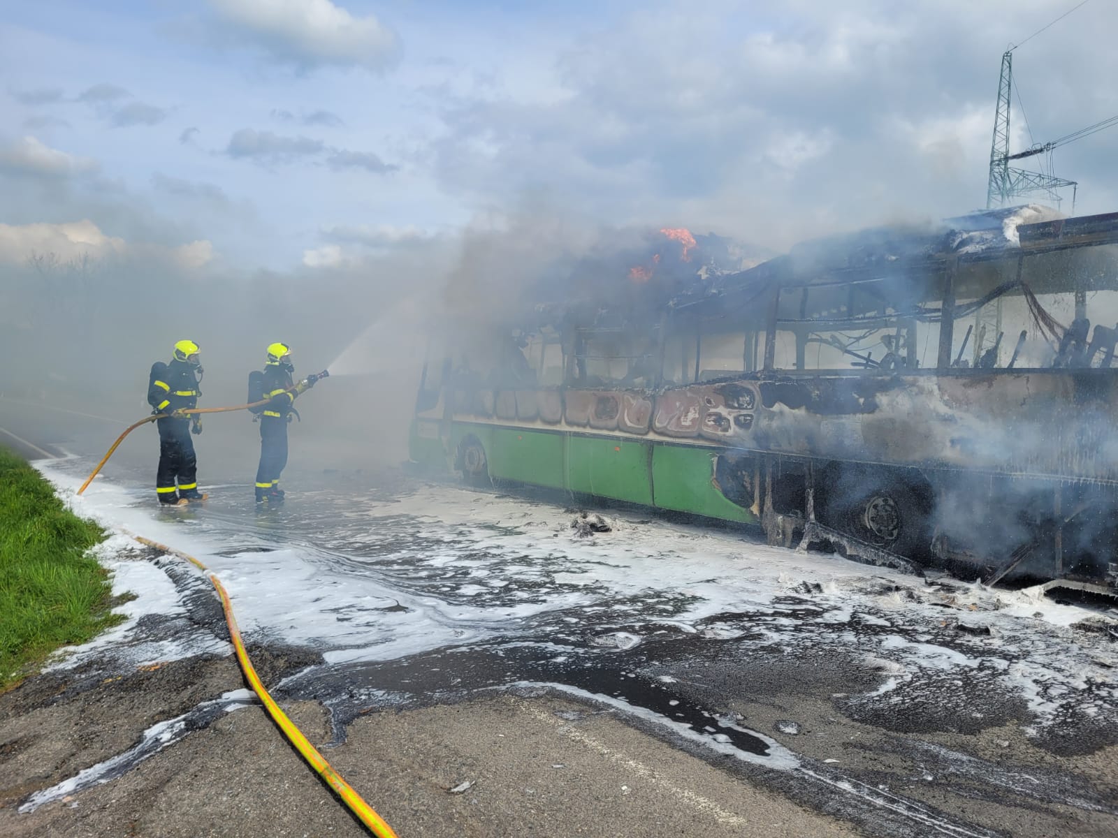 2024_04_19-Pozar_autobusu_Dolni_Tosanovice (3).jpeg