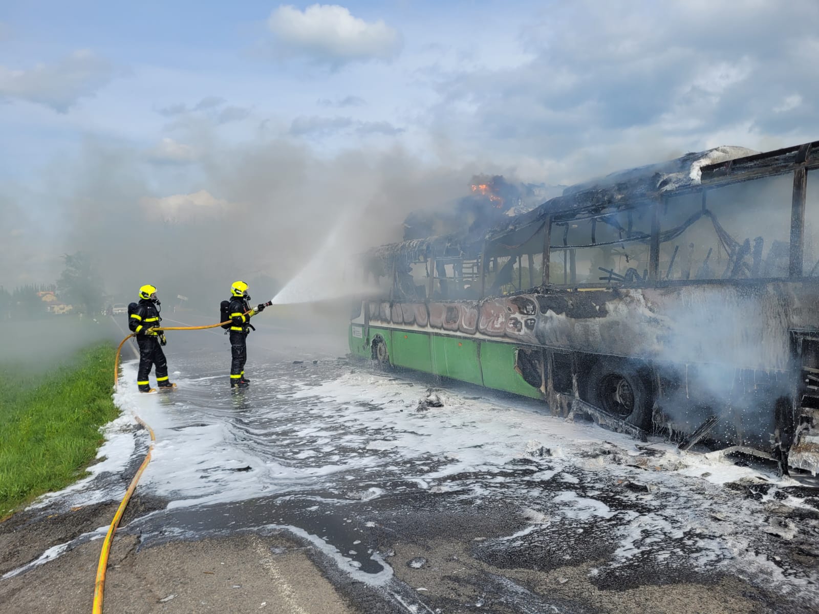 2024_04_19-Pozar_autobusu_Dolni_Tosanovice (4).jpeg