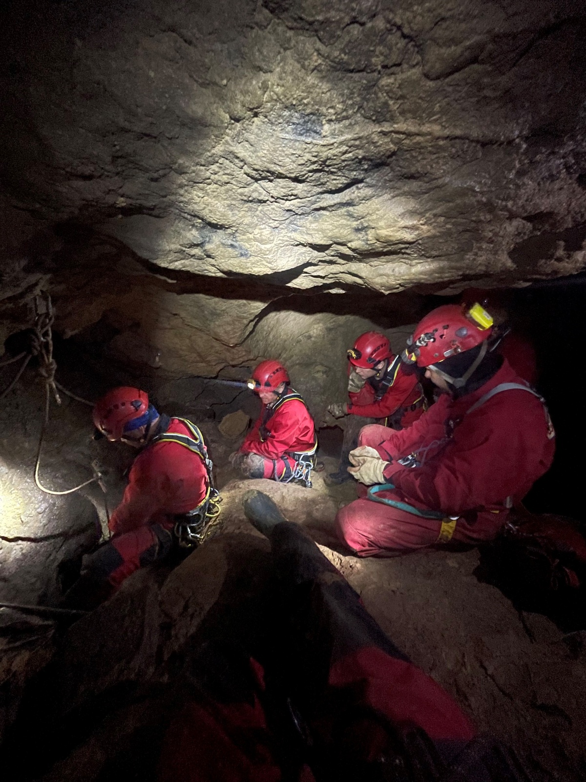 208-Výcvik berounských lezců se speleology v Netopýří jeskyni poblíž Srbska.jpg