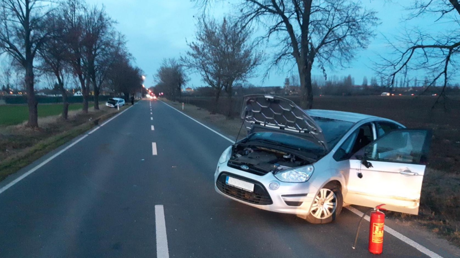 210224-Srážka dvou osobních aut mezi Turskem a Velkými Přílepy v okrese Praha-západ.jpg