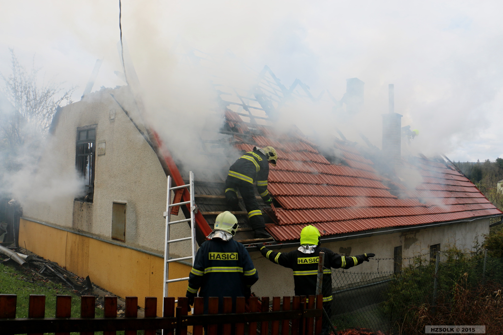 22 P_NB_26-4-2015 požár RD Nové Valteřice (72).JPG