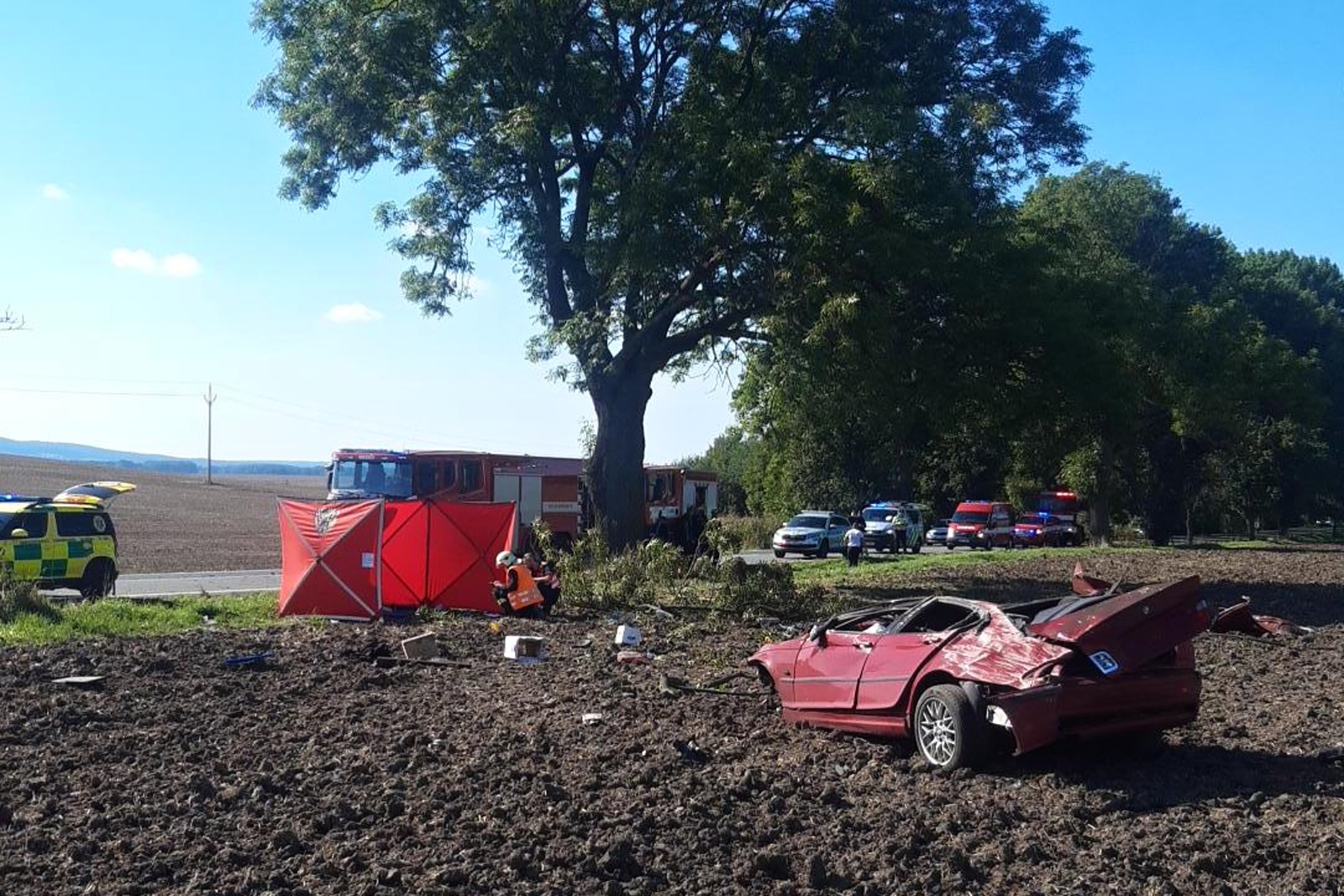 247-Tragická havárie osobního auta u obce Malobratřice na Mladoboleslavsku.jpg