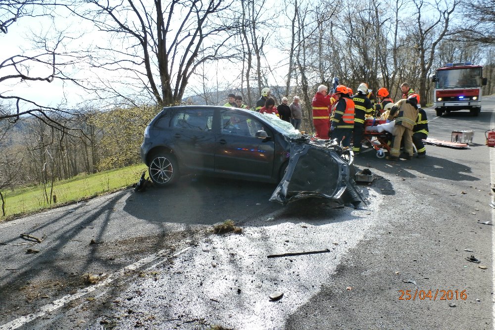 25.4.2016 dopravní nehoda Nová Víska 004.JPG