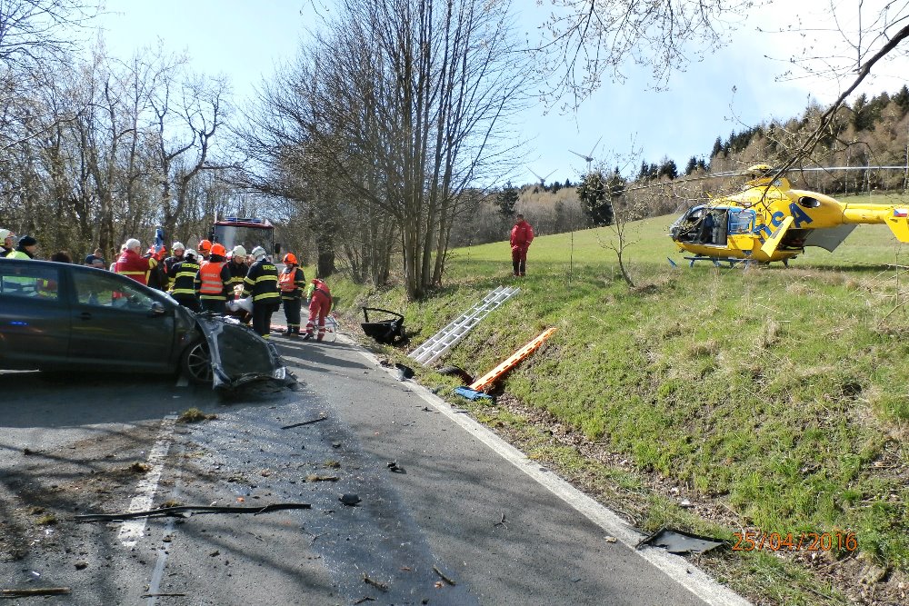 25.4.2016 dopravní nehoda Nová Víska 006.JPG