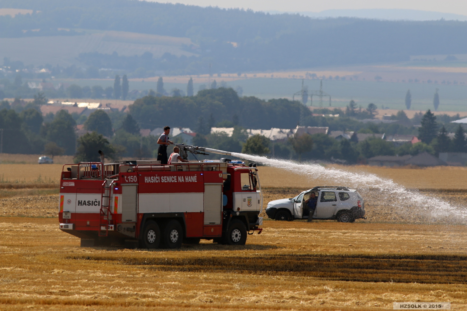 3 3-8-2015 P-PP_Likvidace požáru strniště Ústín - Olomoucko (11).JPG