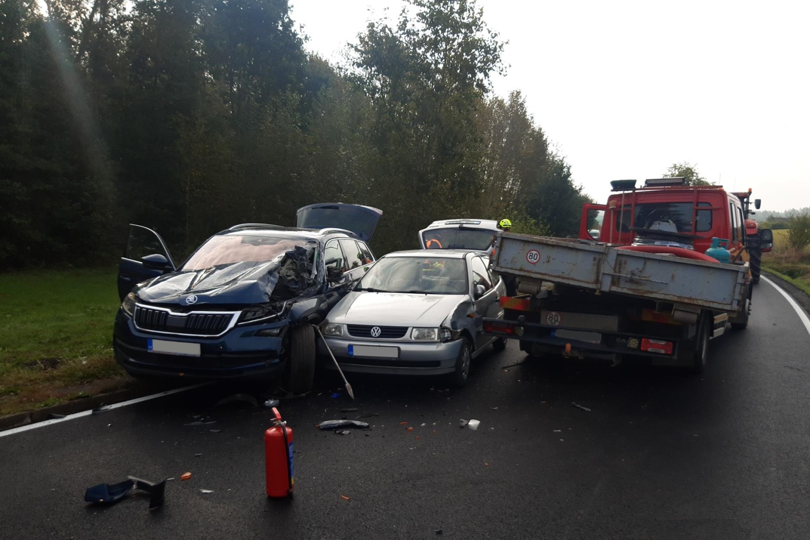 303-Střet tří vozidel poblíž obce Nučice v okrese Praha-východ.jpg