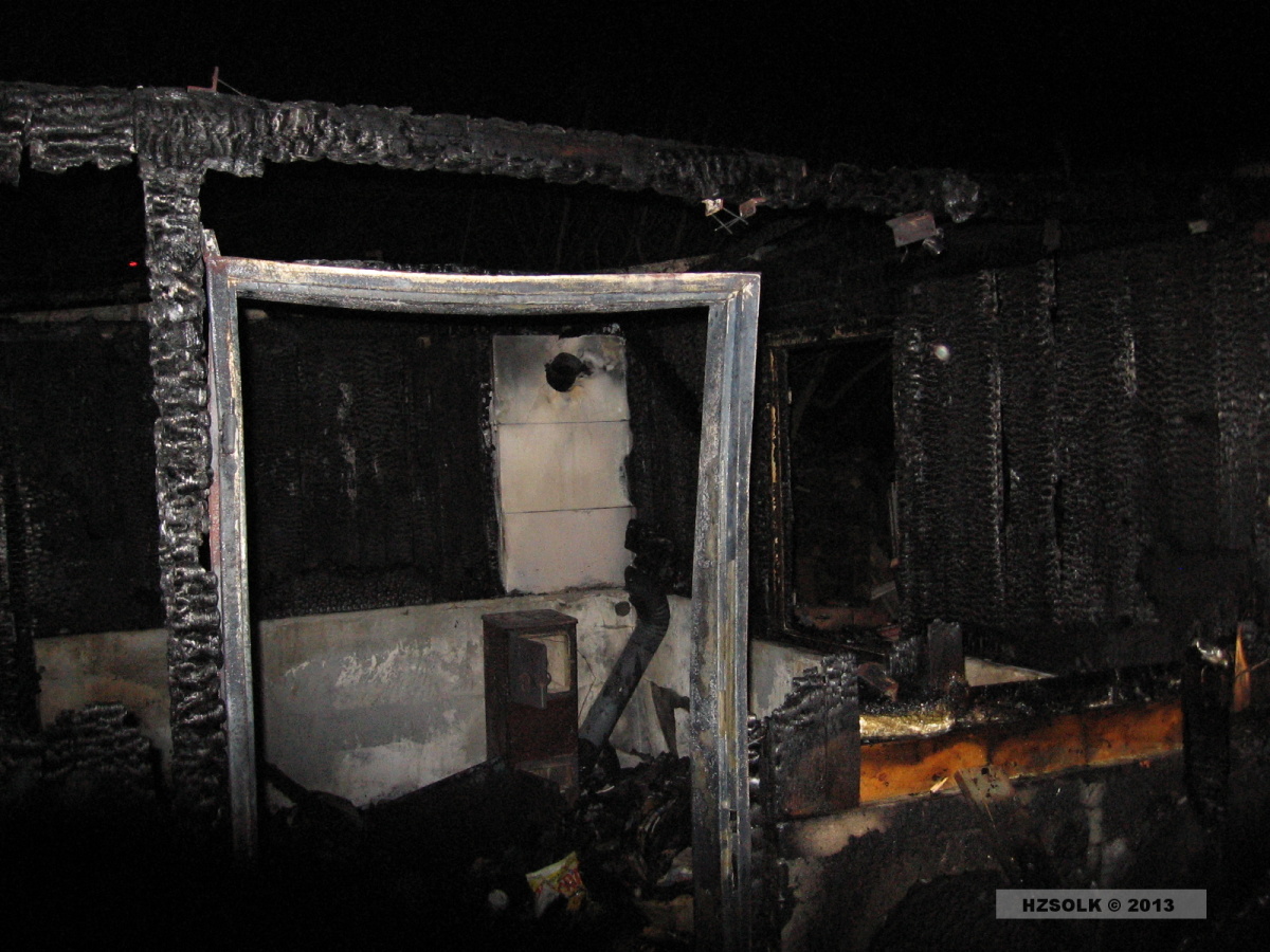 5 7-12-2013 požár chatky v Křelově (5).JPG
