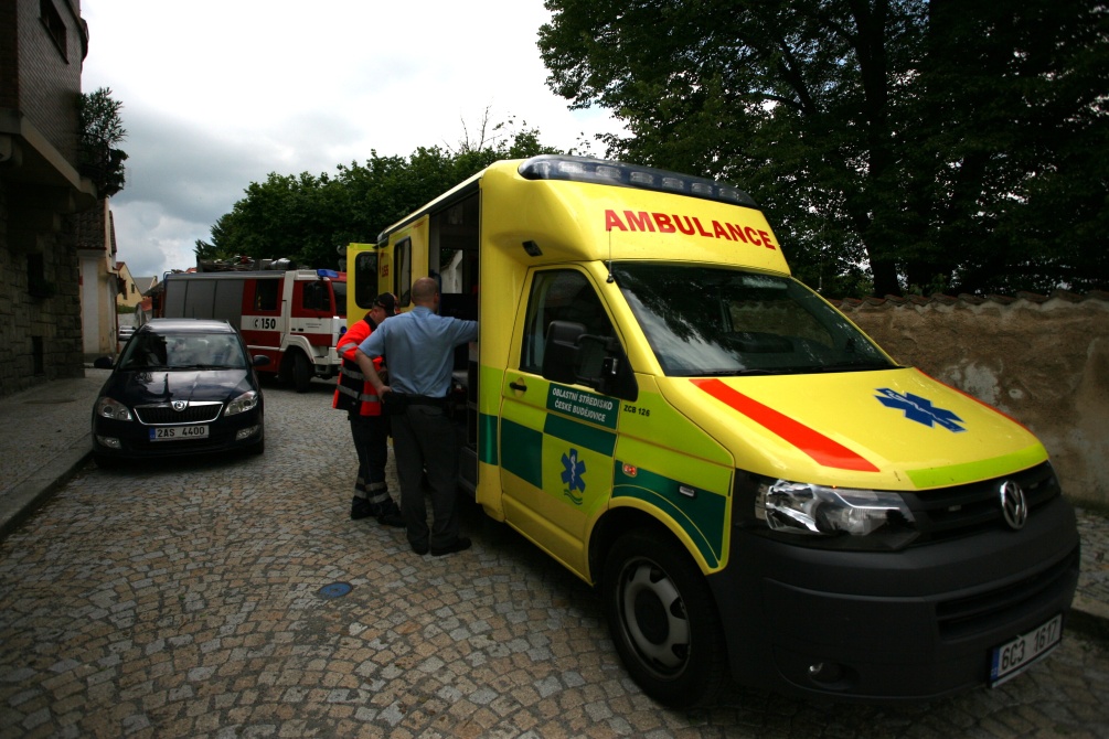 7 Záchrana osoby po pádu z hradeb, Bechyně - 7. 6. 2013 (7).jpg