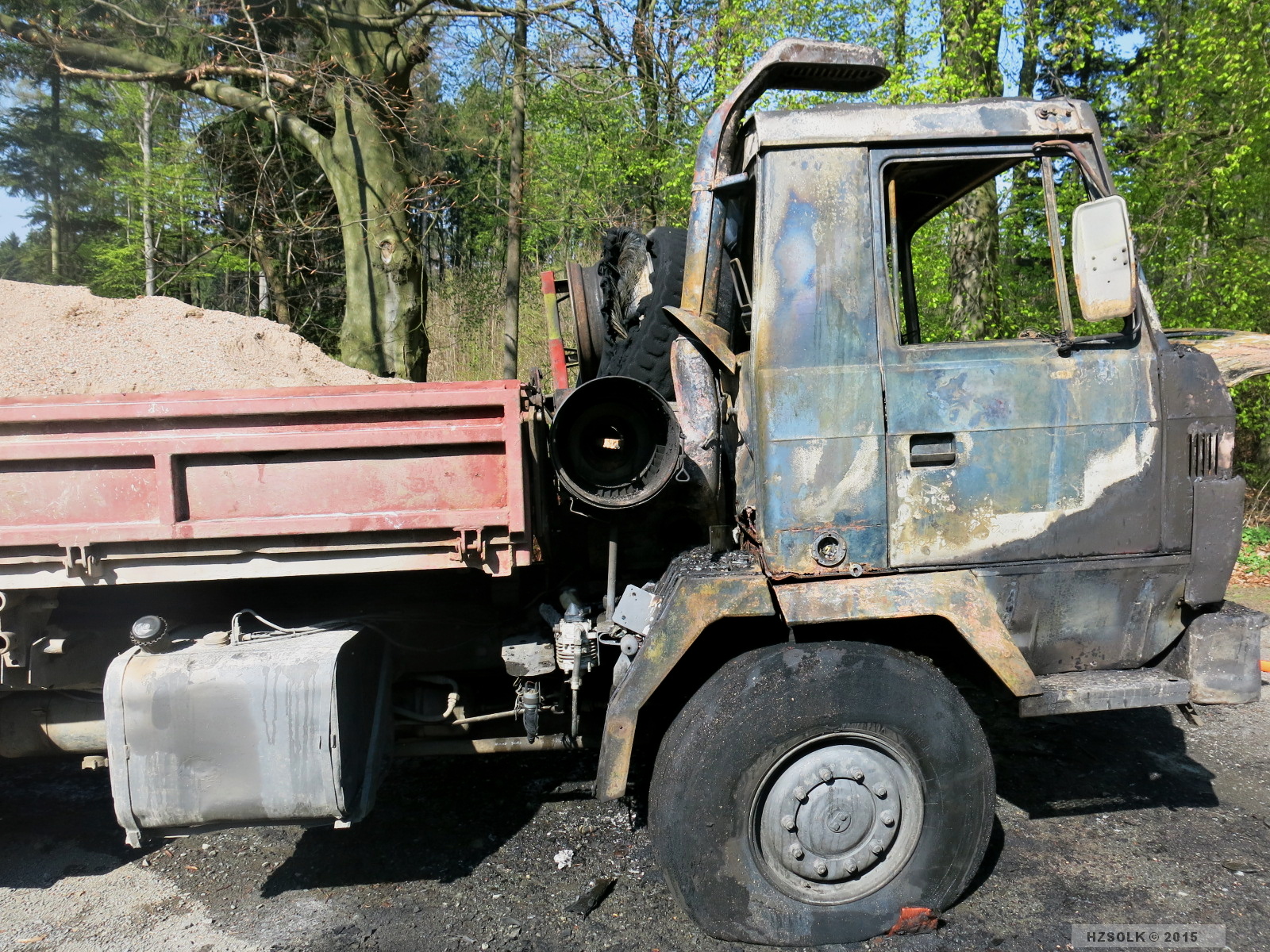 8 P_DP_24-4-2015 Požár nákladní vozidlo Tatra - Dolany směr Jívová (6).JPG