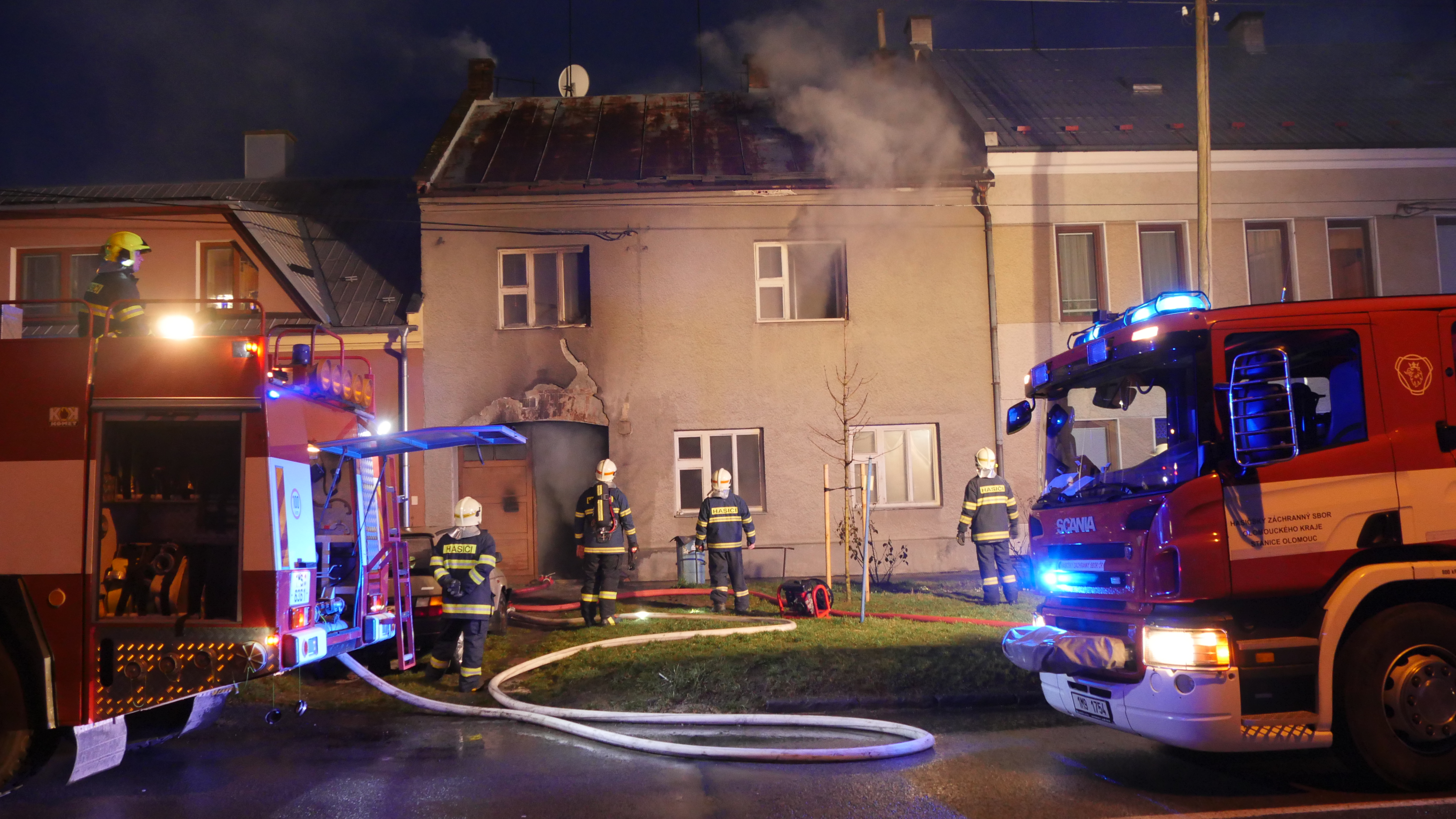 8_3_3016_P_NB_požár odpadu v rodinném domku Velká Bystřice