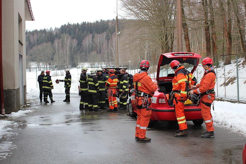 Cvičení - záchrana osoby, VD Lipno - 26. 1. 2016 (11).JPG