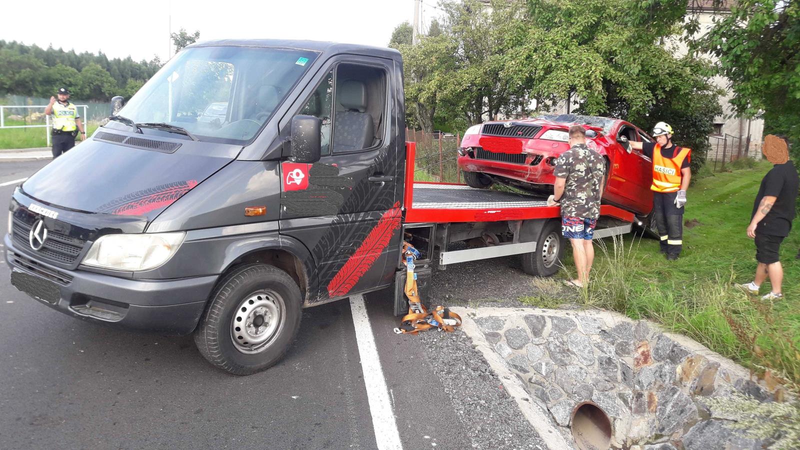 DN auto na střeše Zhoř4 10.8.2021.jpg