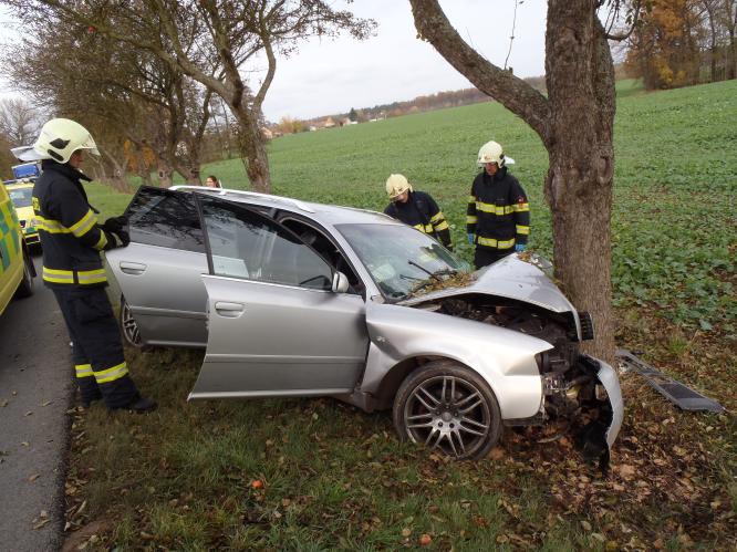 Ve vozidle byly dvě autosedačky, ale na štěstí žena s sebou děti nepřevážela. 