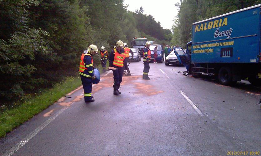 Při nehodě, jež se stala NadSkalkou, byly zraněny čtyři osoby