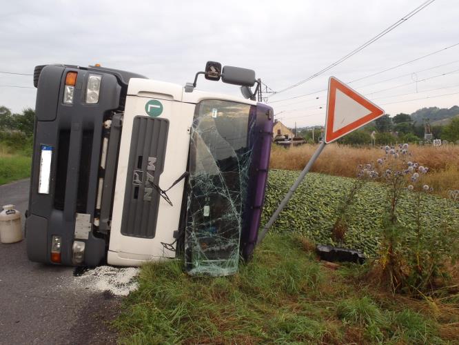 Dopravní nehoda kamionu Hořetice (1).jpg