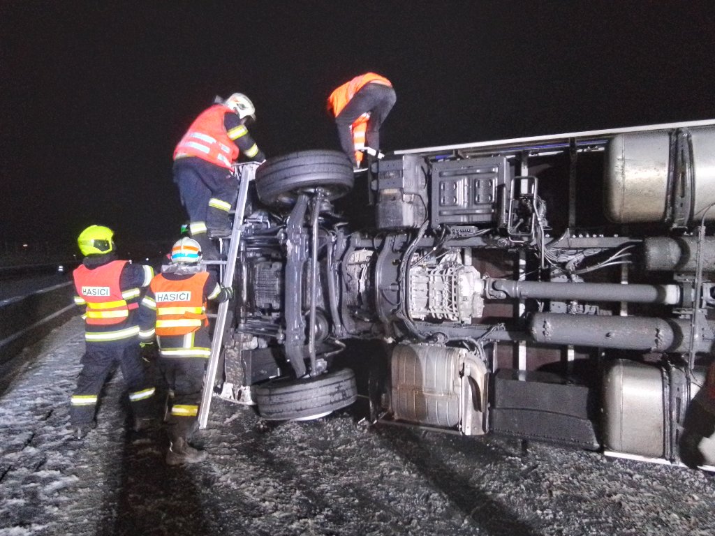 Dopravní nehoda kamionu u Postoloprt (23).jpeg