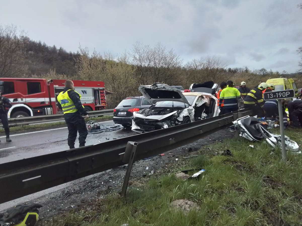 Dopravní nehoda na silnici I/13 před Bílinou