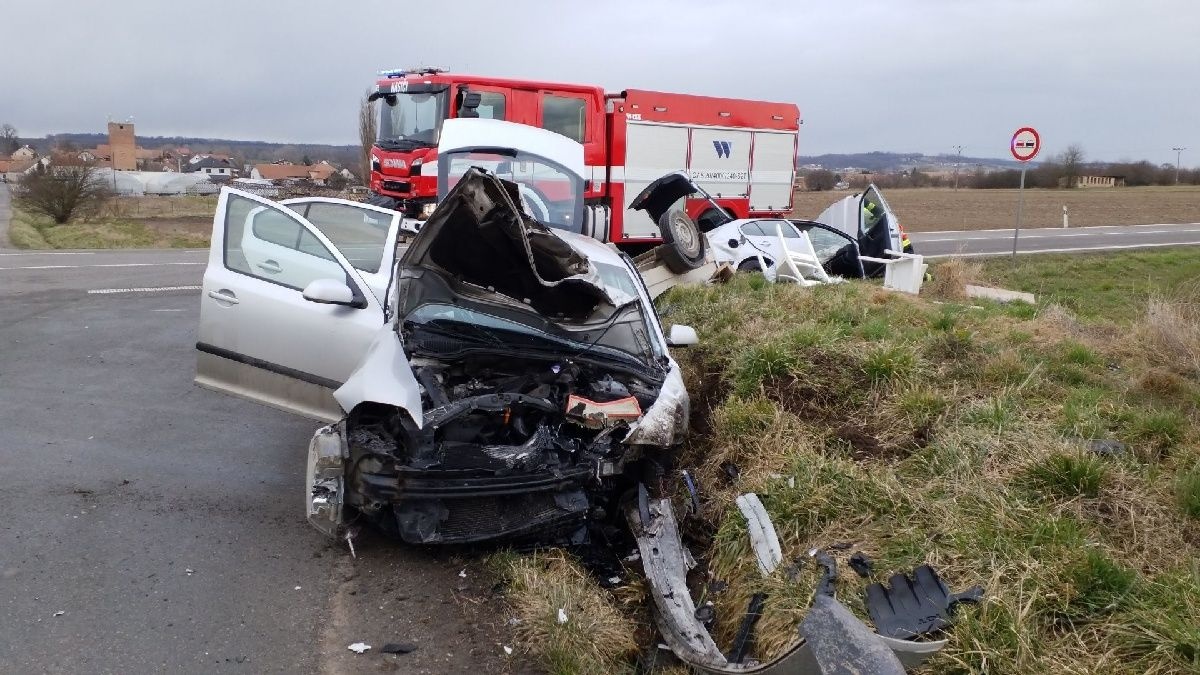 Horní Ředice dopravní nehoda1 14.3.2021.jpg