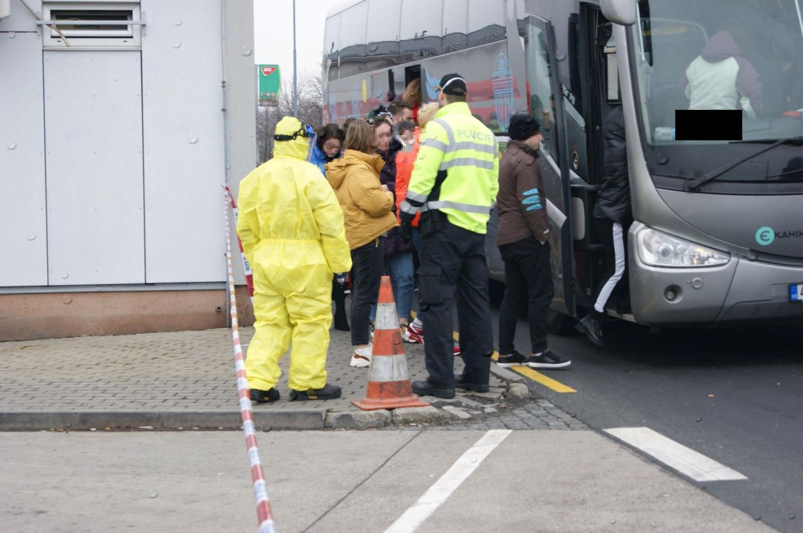 Kontrola na hraničních přechodech_ Petrovice (2).jpg