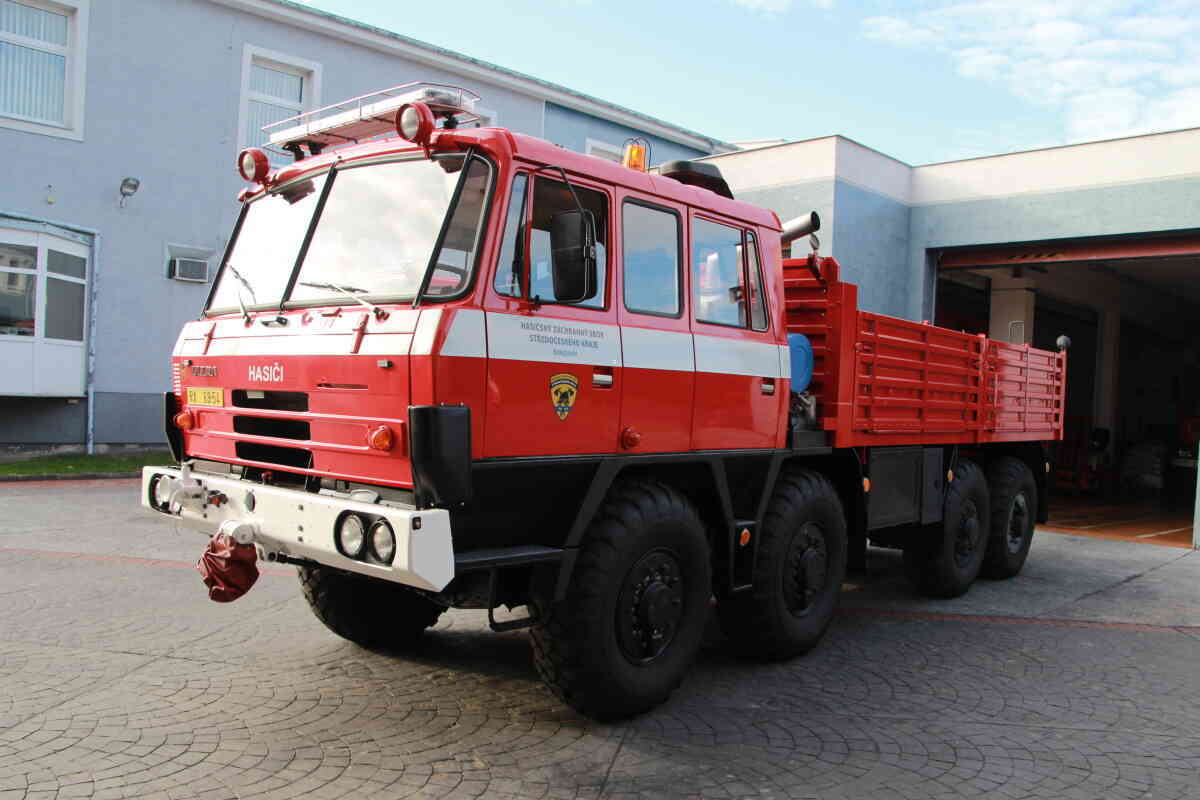 NA T 815 8x8 RZ.JPG