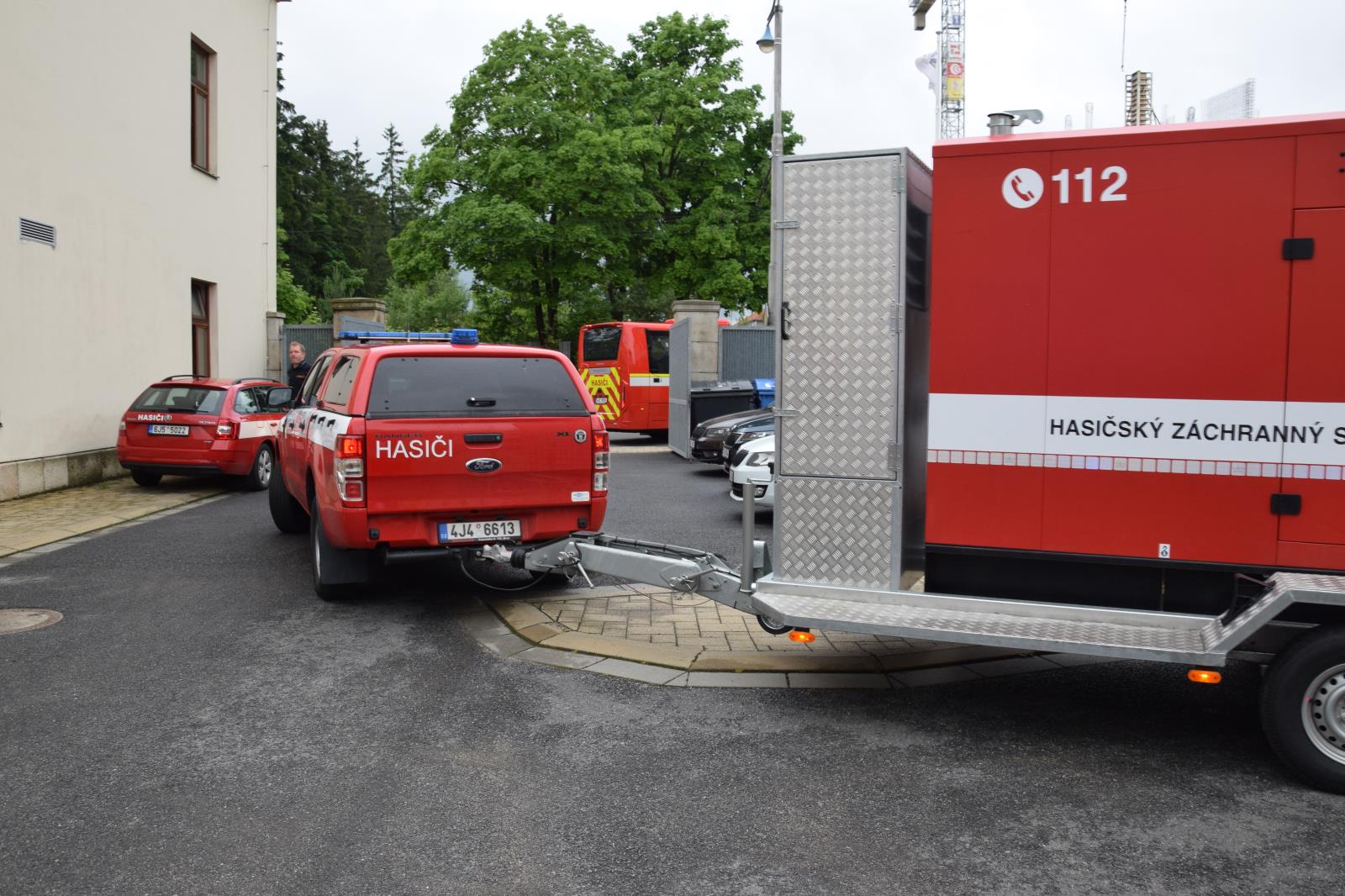 Odřad vysočinských profesionálních hasičů míří na Jižní Moravu.