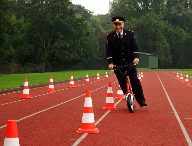 brig. gen. Ing. Drahoslav Ryba zkouší jednu z disciplín