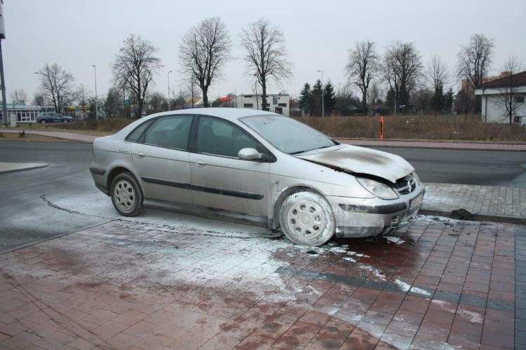 Požár auta Roudnice nad Labem.jpg