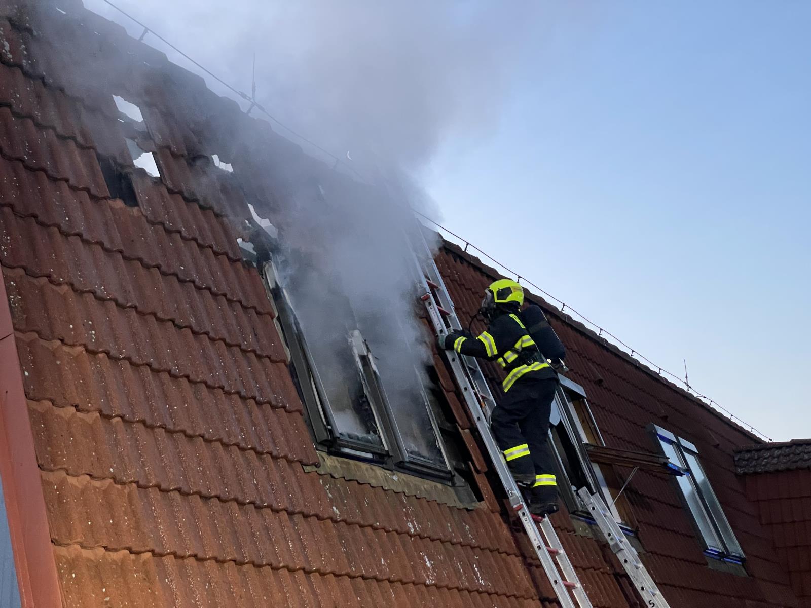 Pozar Trnavka - strecha prodejny