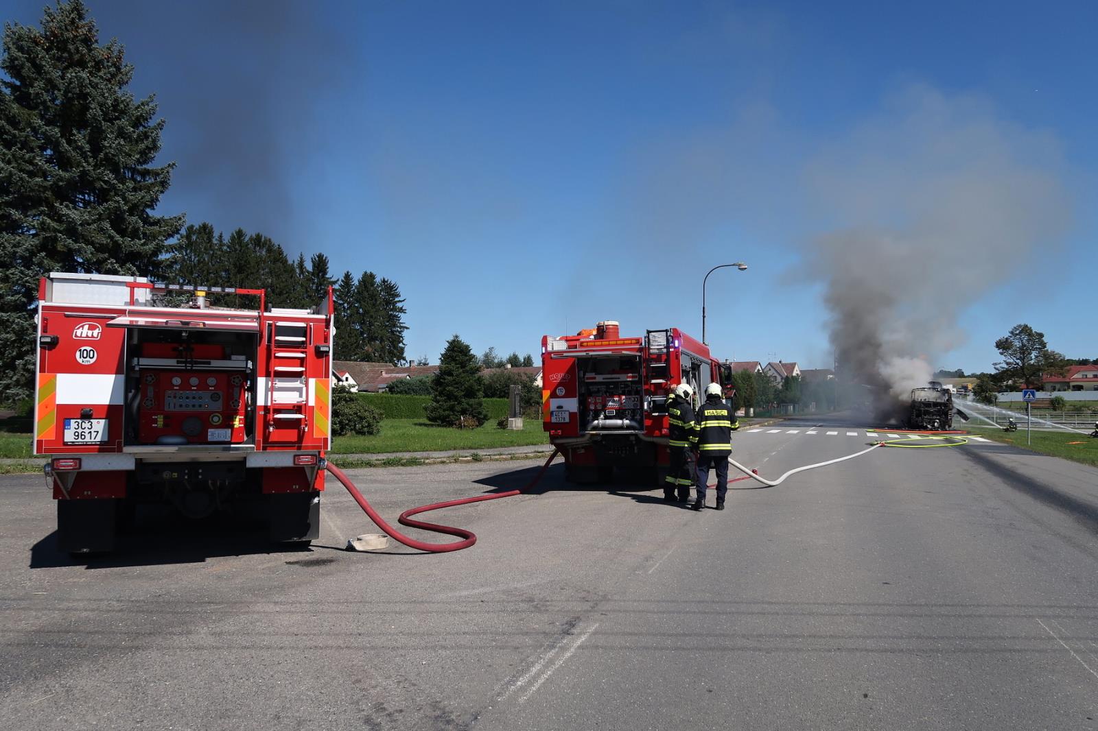 Požár autobusu, Vřesce - 4. 9. 2019 (8).JPG