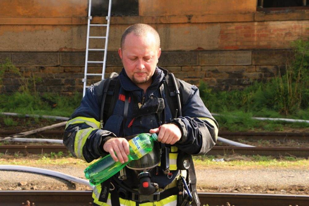 Požár bývaleho nádražního skladu Děčín (6).jpg