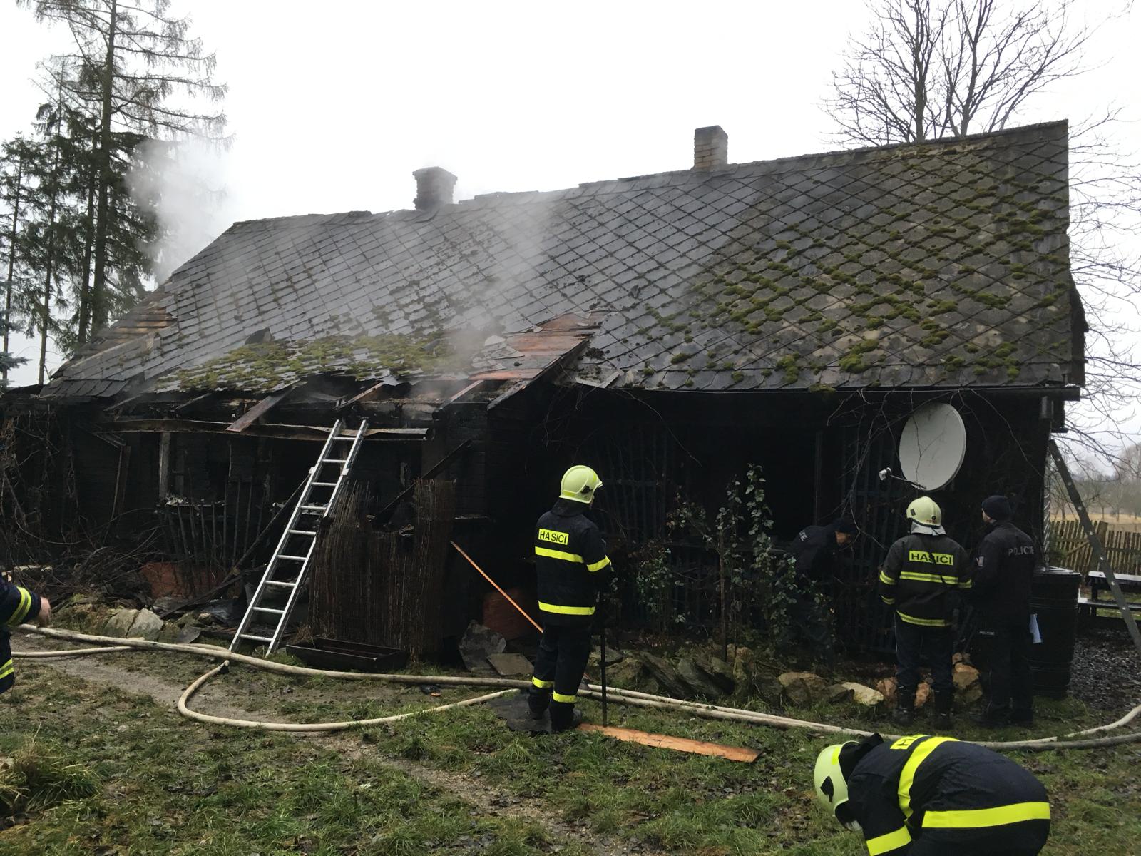 Požár hájenky, Kajetín - 10. 1. 2018 (2).jpg