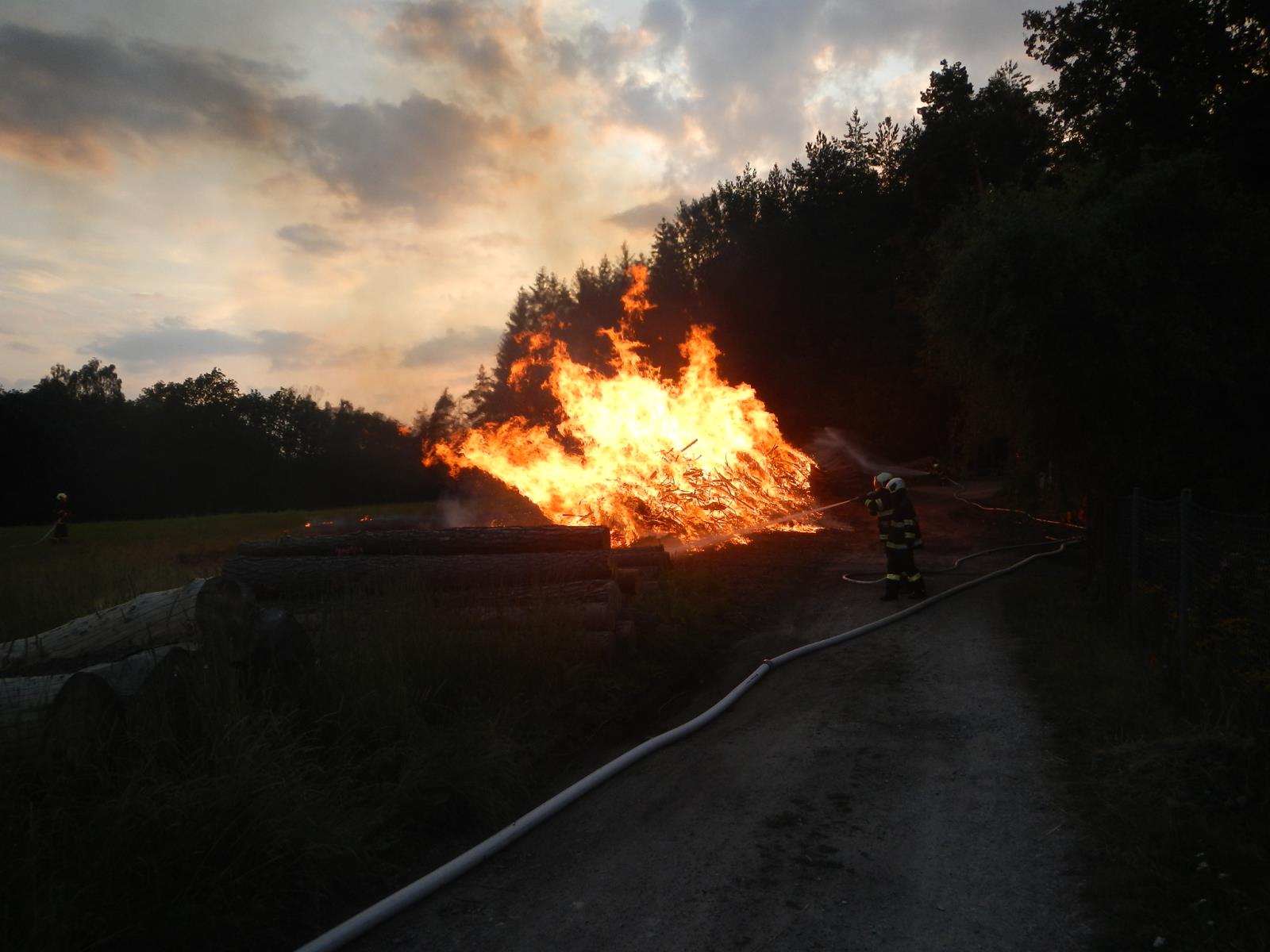 Požár klestu, Otín - 17. 7. 2019 (1).JPG