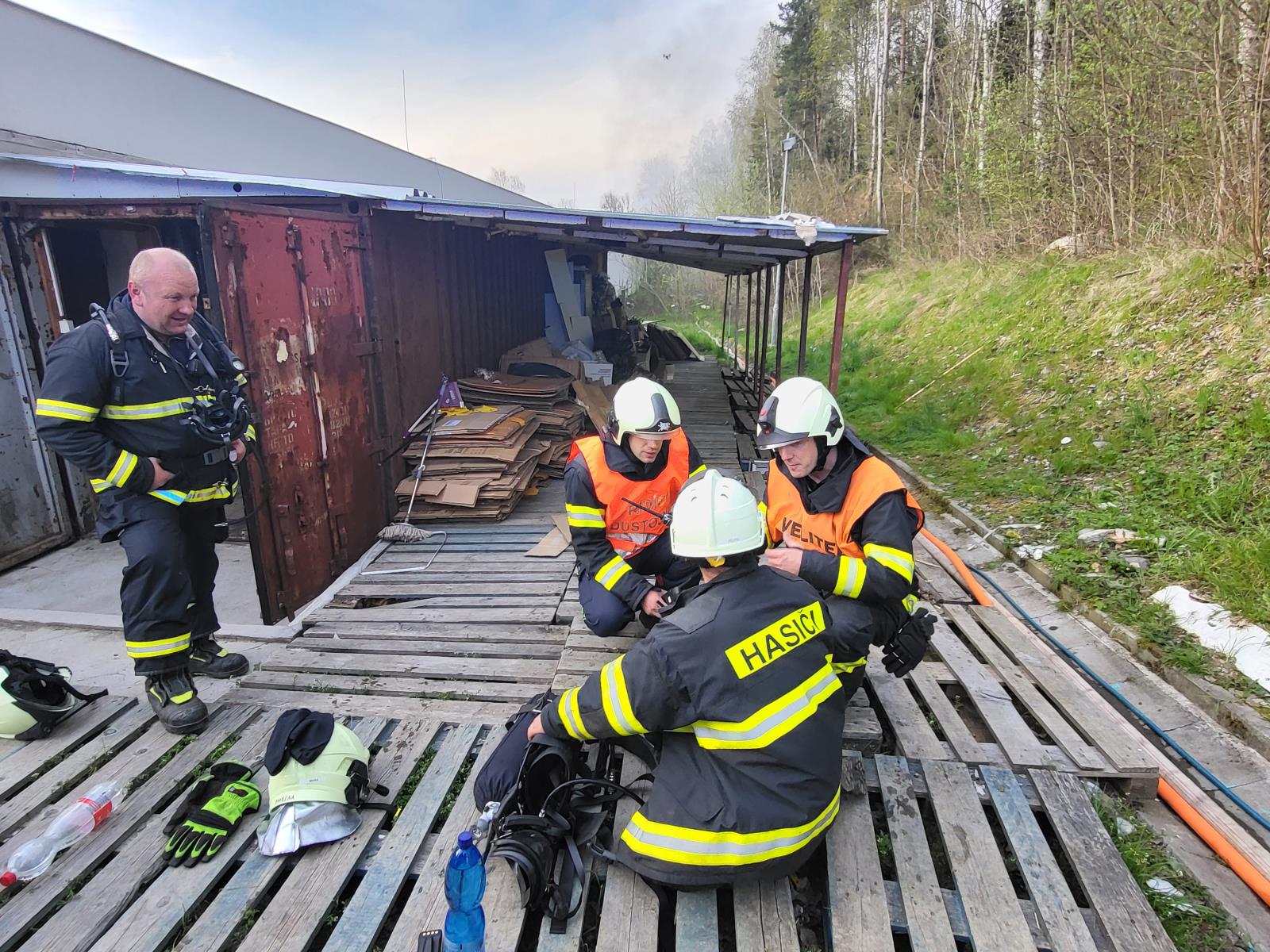 Požár kontejnerů, Studánky - 4. 5. 2023 (13).jpg