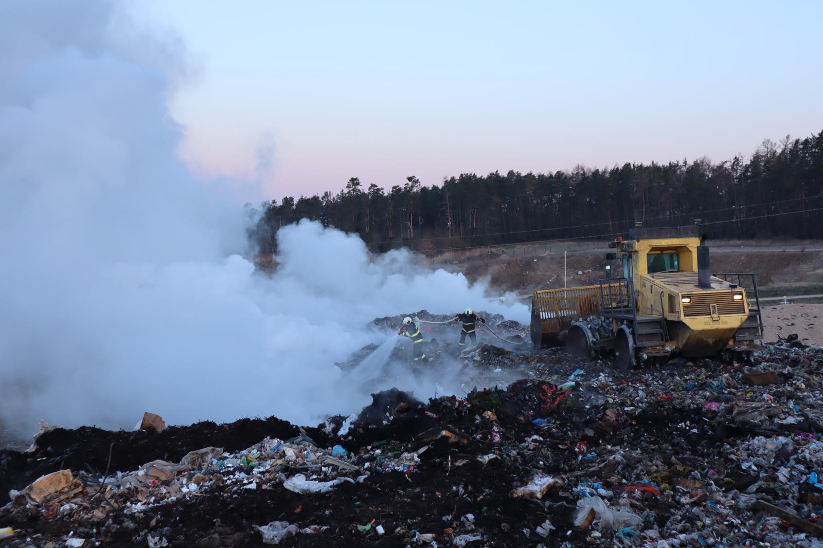 Požár skládky, Vydlaby - 25. 3. 2020 (15).JPG