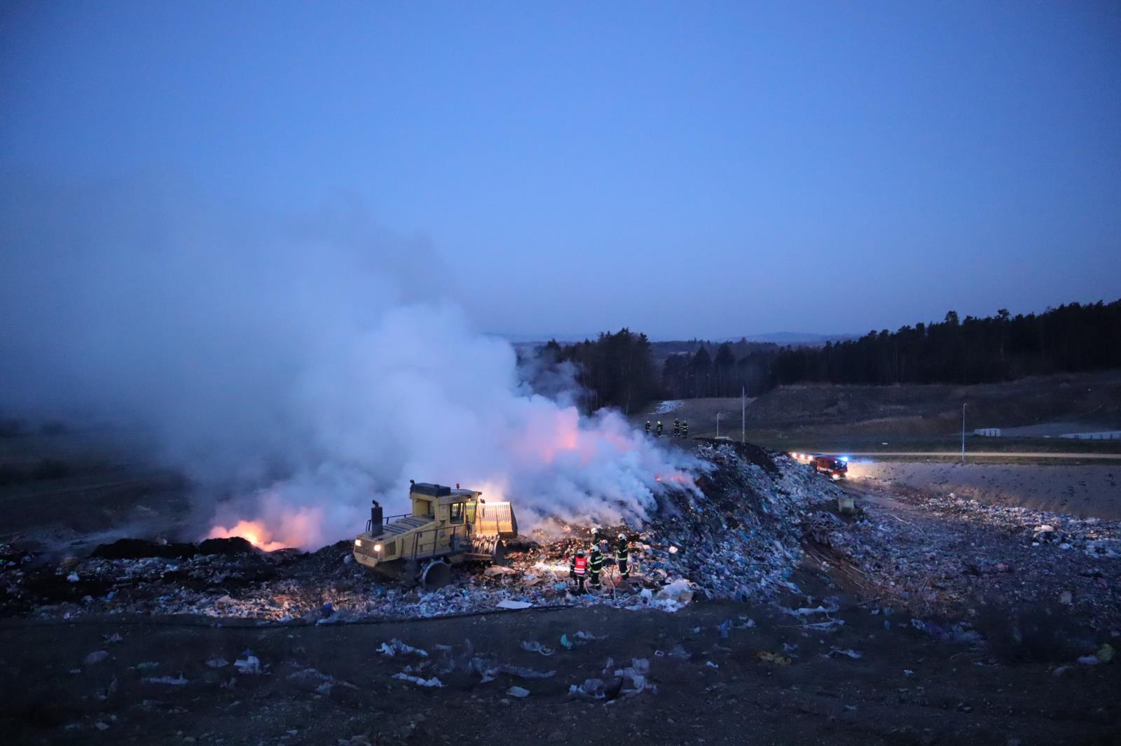 Požár skládky, Vydlaby - 25. 3. 2020 (8).JPG