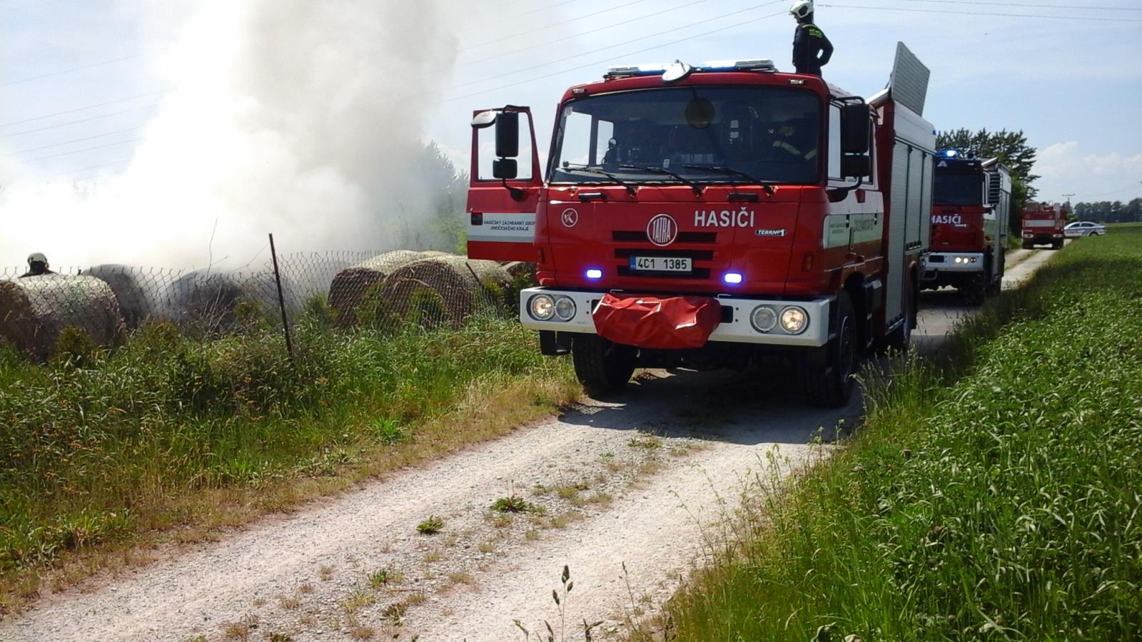 Požár stohu, Dasný - 29. 5. 2017 (2).jpg